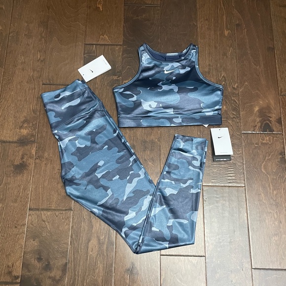 Super Sexy Women’s Nike Dri-Fit Sports Bra and Leggings Bundle, NWT - Picture 1 of 16